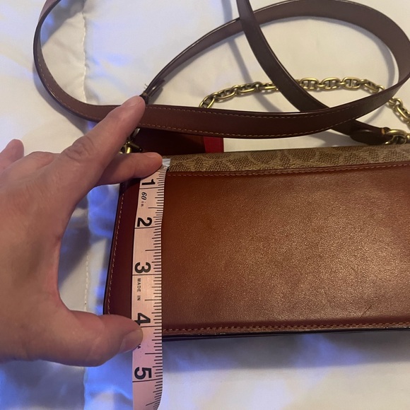 Coach cross body bag. Bought brand new used it only once great condition.. - Picture 4 of 5
